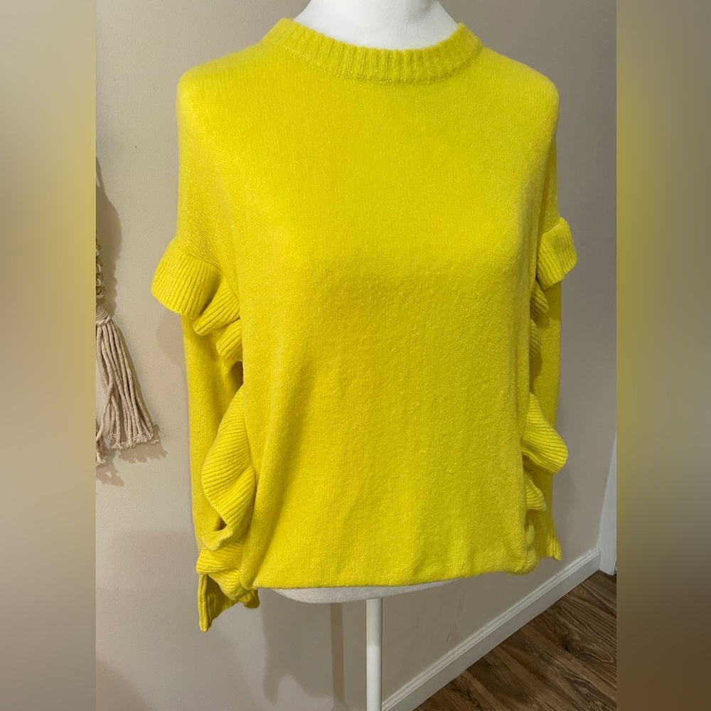THML Ruffle Crewneck Sweater Size XS